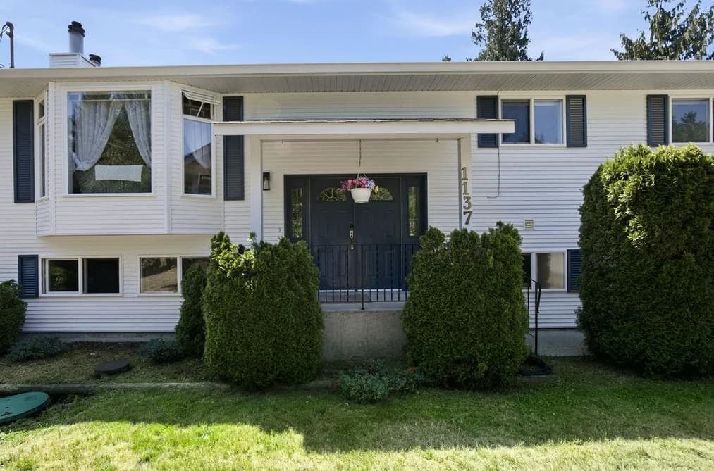 1137 SUNNYSIDE ROAD, Gibsons, BC — Residential for Sale - Photo 2