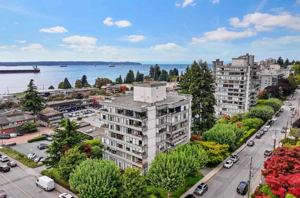 114 1420 DUCHESS AVENUE, West Vancouver, BC — Residential for Sale - Main Photo