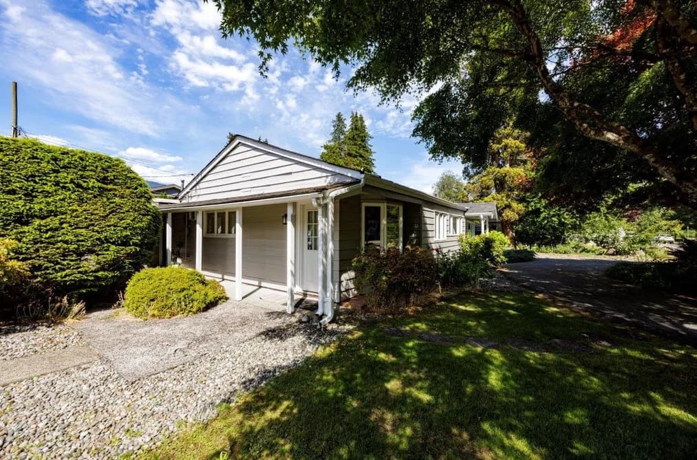 1140 PINEWOOD CRESCENT, North Vancouver, BC — Residential for Sale - Photo 2