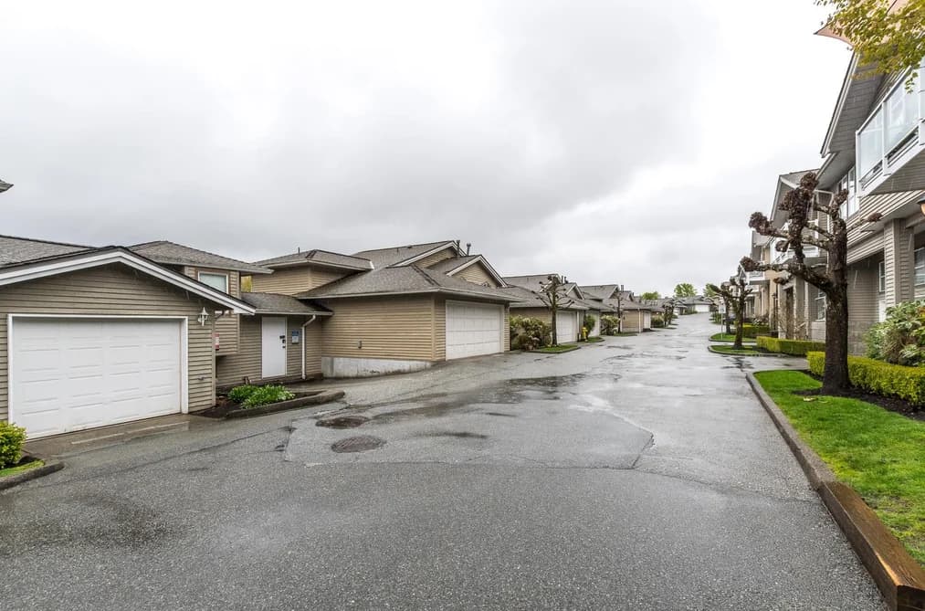 1143 O'FLAHERTY GATE, Port Coquitlam, BC — Residential for Sale - Photo 2