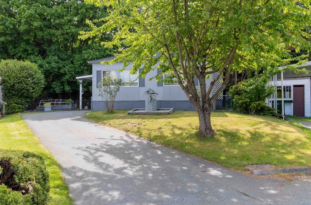115 8220 KING GEORGE HIGHWAY, Surrey, BC — Residential for Sale - Photo 2