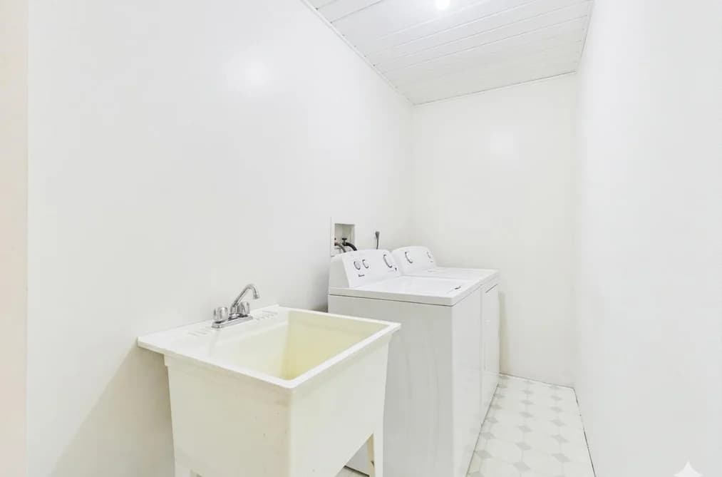 1150 HOWSE PLACE, Coquitlam, BC — Residential for Sale - Photo 2