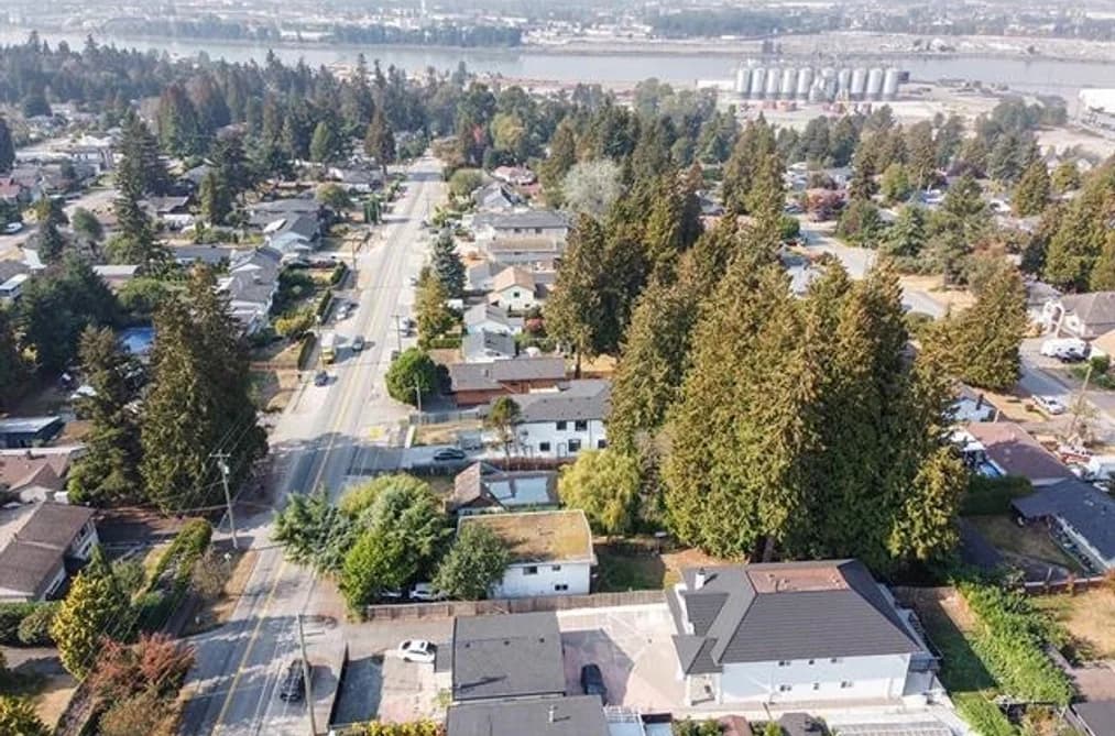 11539 96 AVENUE, Surrey, BC — Residential for Sale - Photo 2
