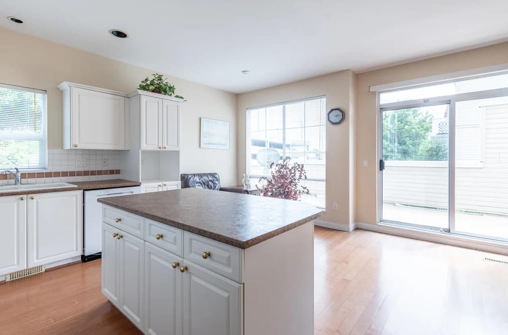 1155 VIDAL STREET, White Rock, BC — Residential for Sale - Photo 2