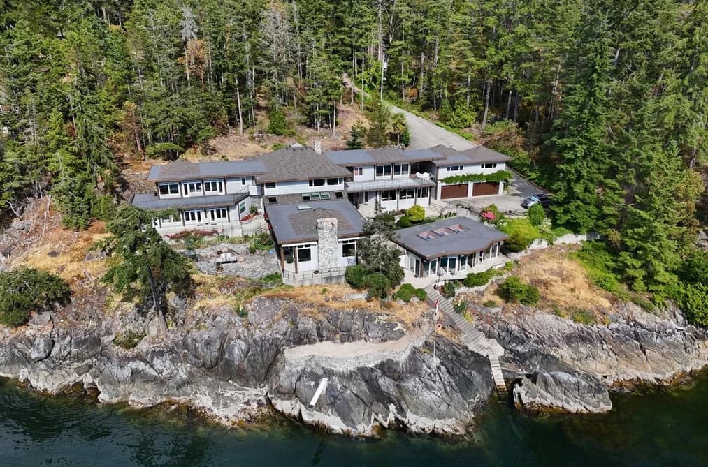 11579 SUNSHINE COAST HIGHWAY, Halfmoon Bay, BC — Residential for Sale - Main Photo