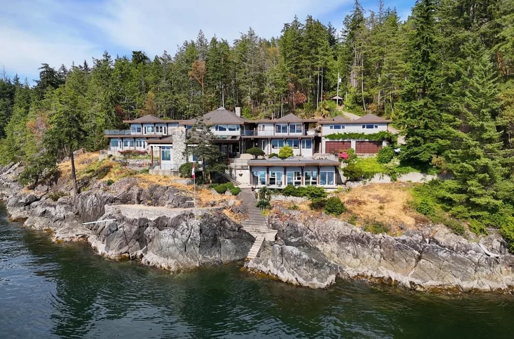 11579 SUNSHINE COAST HIGHWAY, Halfmoon Bay, BC — Residential for Sale - Photo 2