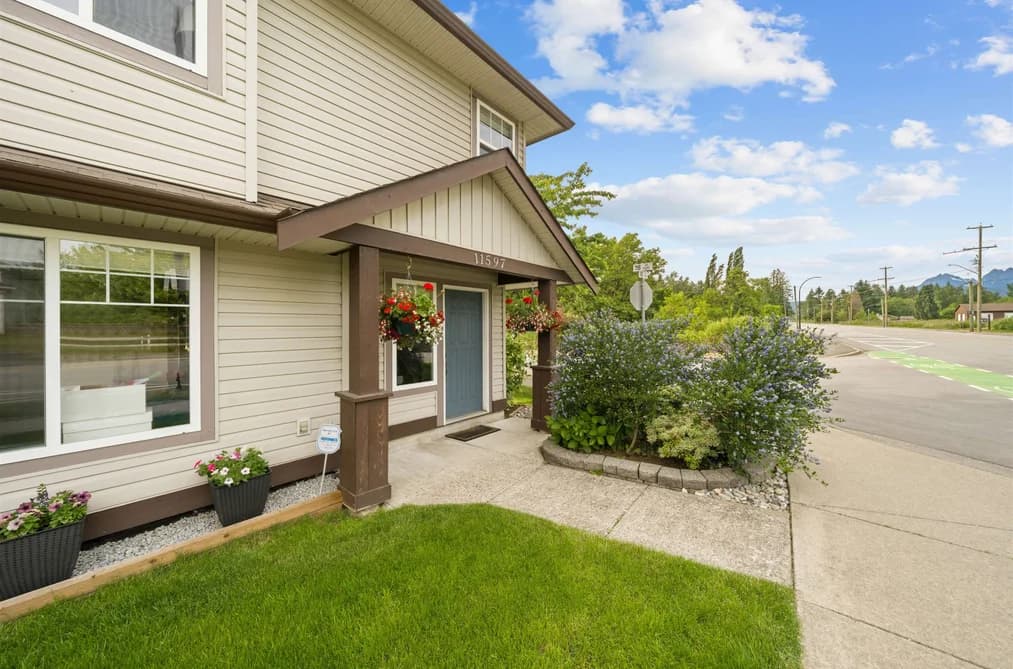 11597 240 STREET, Maple Ridge, BC — Residential for Sale - Photo 2