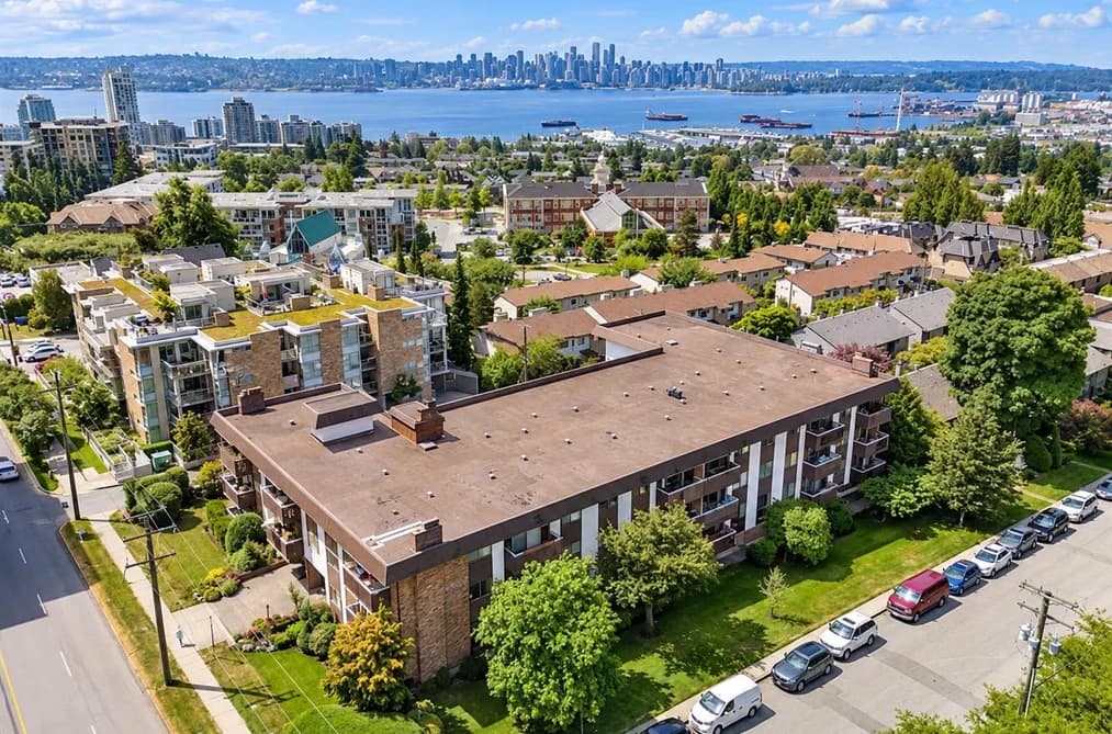 202 1345 CHESTERFIELD AVENUE, North Vancouver, BC — Residential for Sale - Photo 2