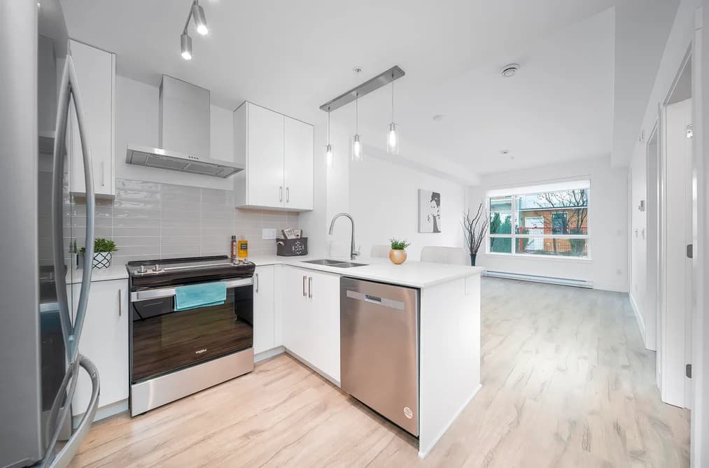 116 6338 KING GEORGE BOULEVARD, Surrey, BC — Residential for Sale - Main Photo