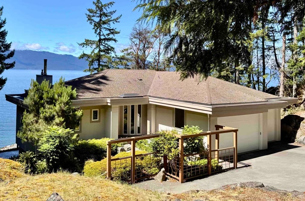11677 SUNSHINE COAST HIGHWAY, Madeira Park, BC — Residential for Sale - Main Photo