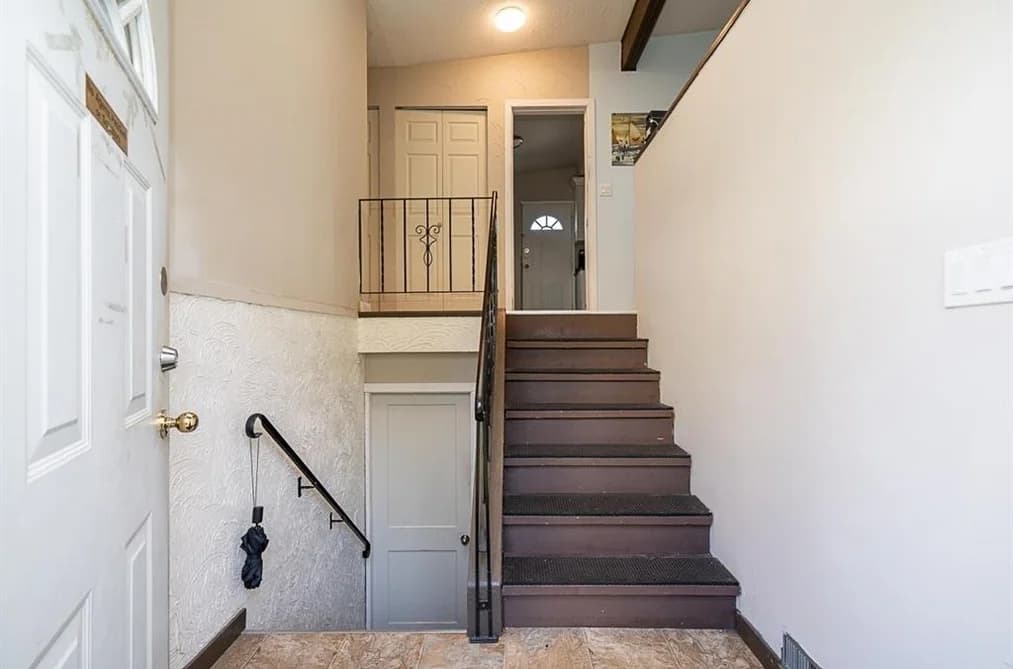 11900 BURNETT STREET, Maple Ridge, BC — Residential for Sale - Photo 2