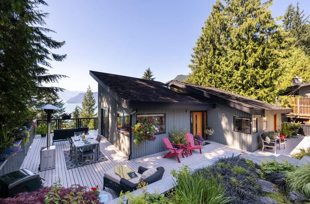 120 MOUNTAIN DRIVE, Lions Bay, BC — Residential for Sale - Main Photo
