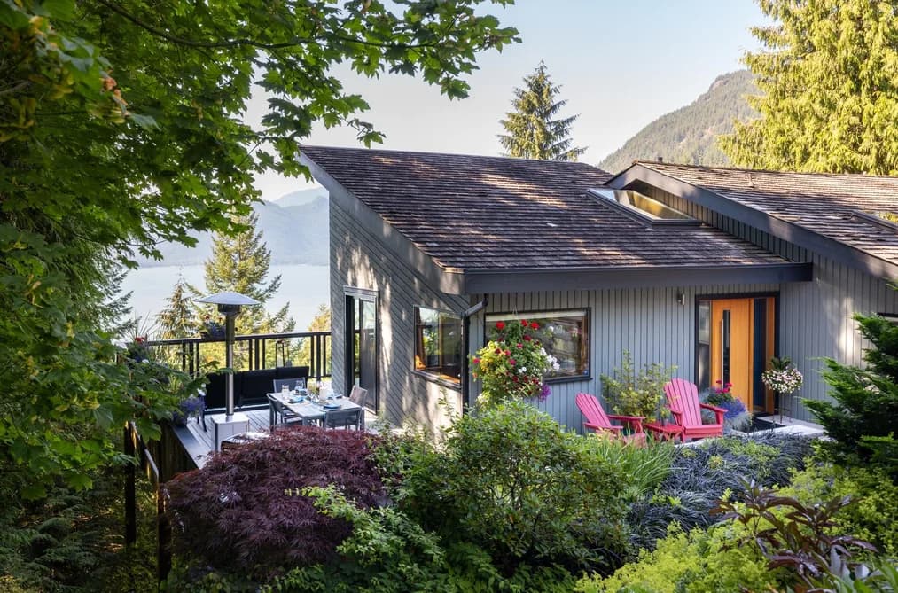 120 MOUNTAIN DRIVE, Lions Bay, BC — Residential for Sale - Photo 2