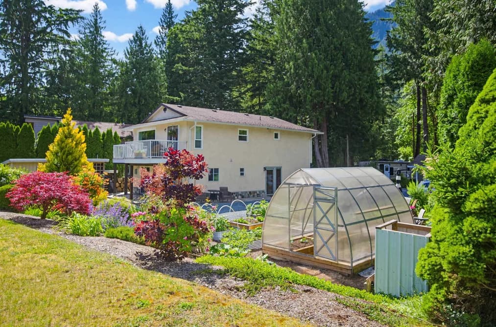 120 ROBERTSON CRESCENT, Hope, BC — Residential for Sale - Photo 2