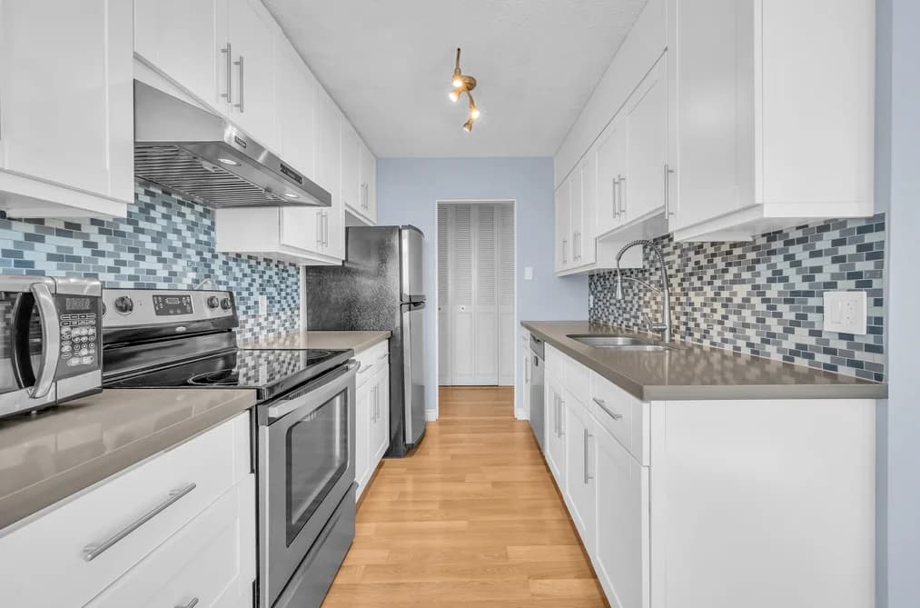 1206 4160 SARDIS STREET, Burnaby, BC — Residential for Sale - Photo 2