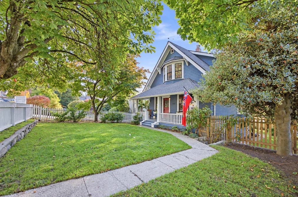 121 E 27TH STREET, North Vancouver, BC — Residential for Sale - Photo 2