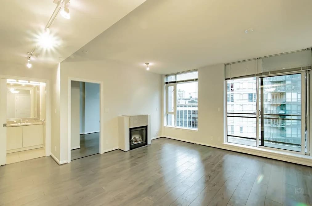 20XX 1211 MELVILLE STREET, Vancouver BC V6E 0A7 - Photo 1