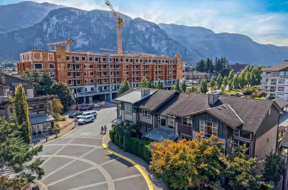 1216 VILLAGE GREEN WAY, Squamish, BC — Residential for Sale - Main Photo