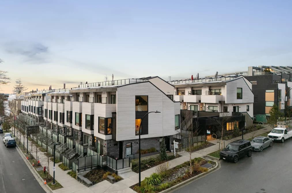 122 650 E 2ND STREET, North Vancouver, BC — Residential for Sale - Main Photo