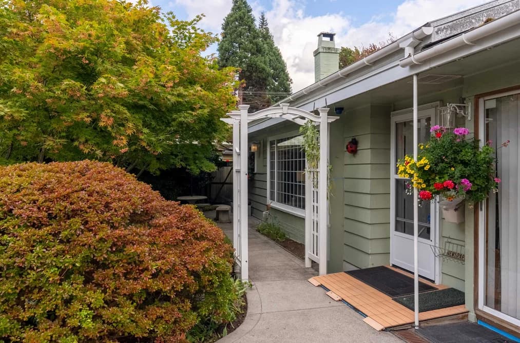 1222 ROSEWOOD CRESCENT, North Vancouver, BC — Residential for Sale - Photo 2