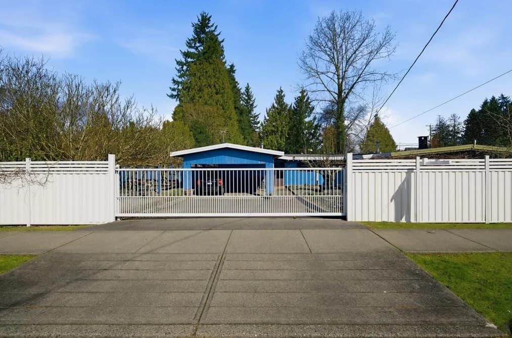 12337 98 AVENUE, Surrey, BC — Residential for Sale - Photo 2
