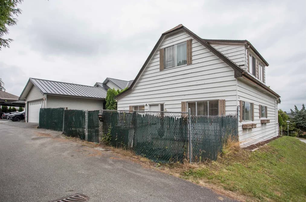 12393 GRAY STREET, Maple Ridge, BC — Residential for Sale - Photo 2