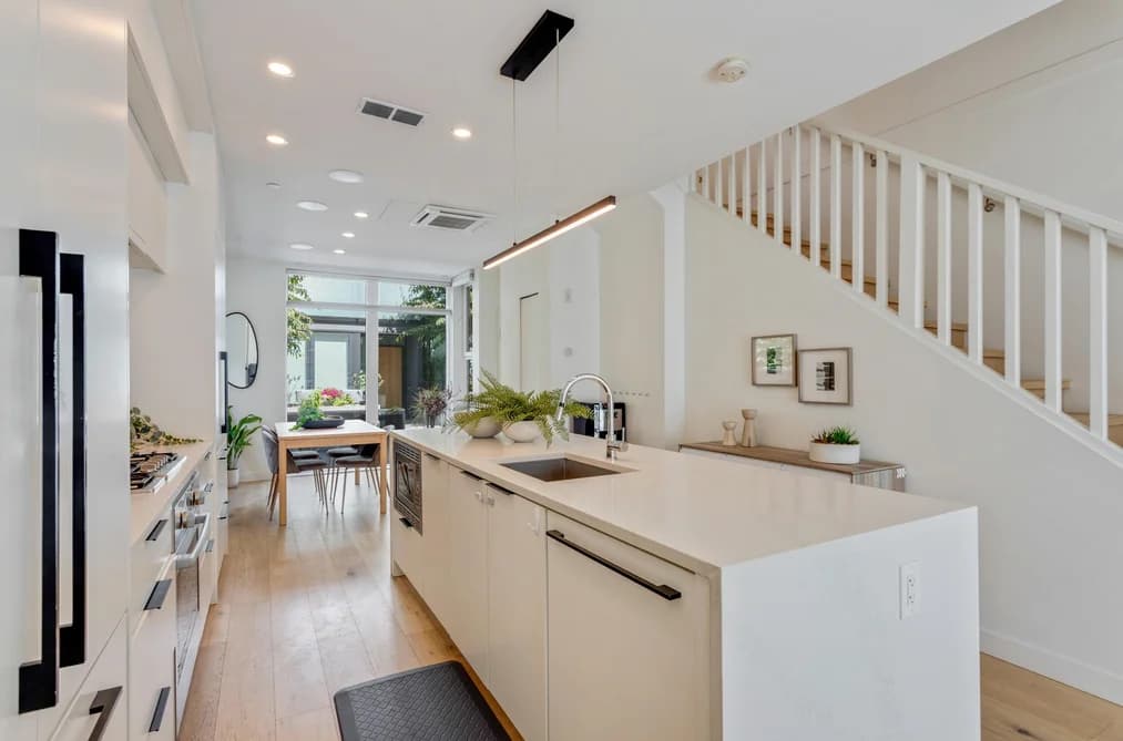 125 649 E 3RD STREET, North Vancouver, BC — Residential for Sale - Main Photo