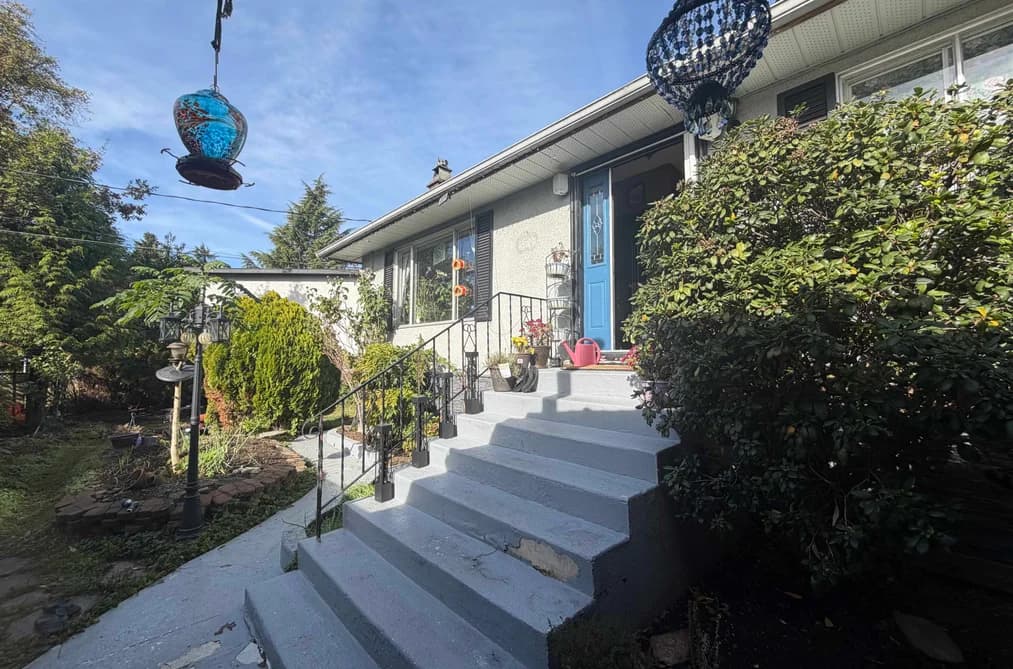 12585 100 AVENUE, Surrey, BC — Residential for Sale - Photo 2