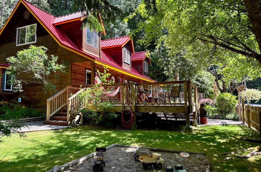 1261 ROBERTS CREEK ROAD, Roberts Creek, BC — Residential for Sale - Main Photo