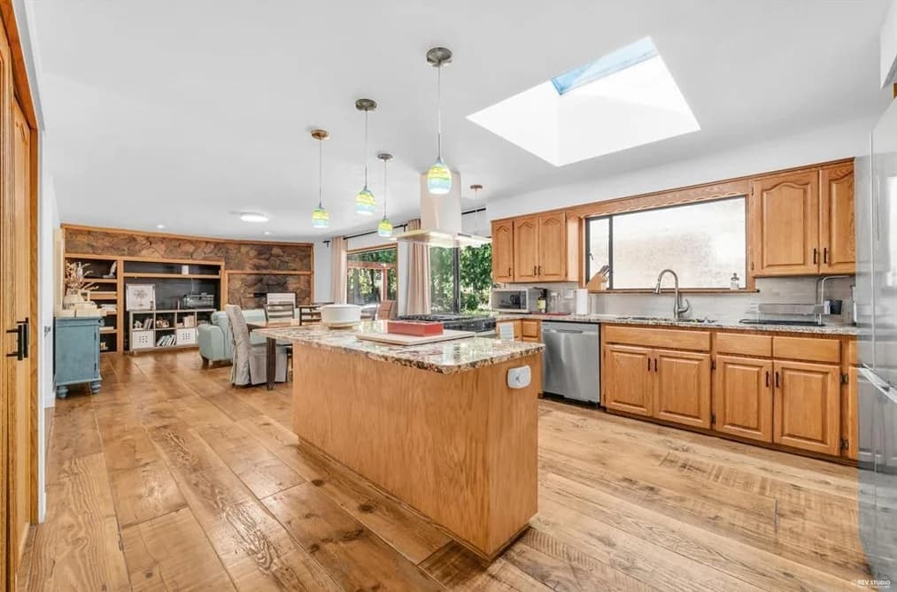 12643 GARIBALDI STREET, Maple Ridge, BC — Residential for Sale - Photo 2