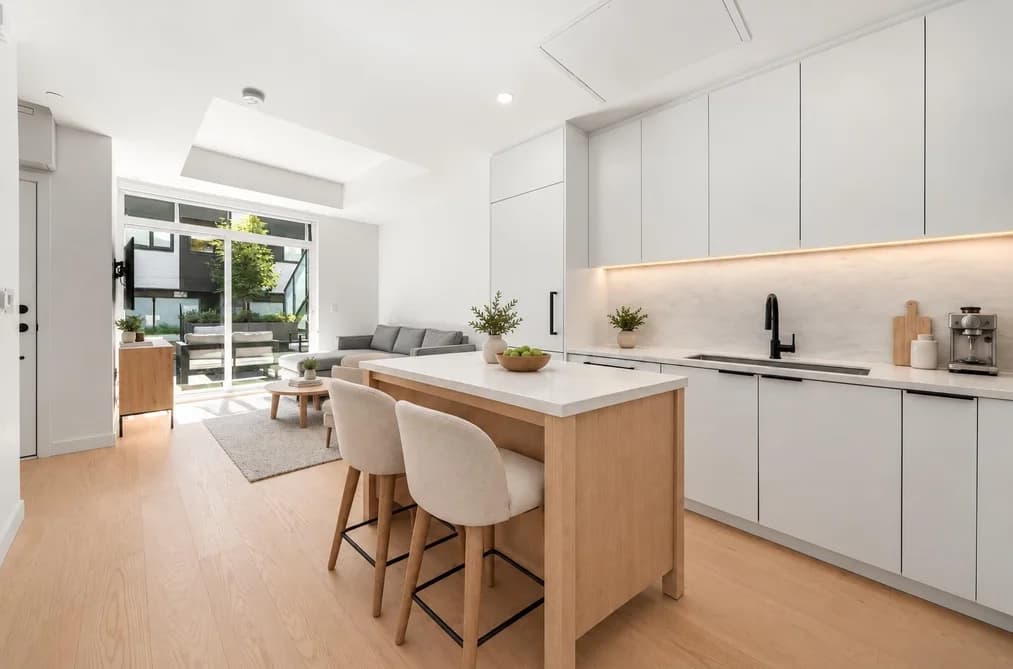 127 650 E 2ND STREET, North Vancouver, BC — Residential for Sale - Main Photo