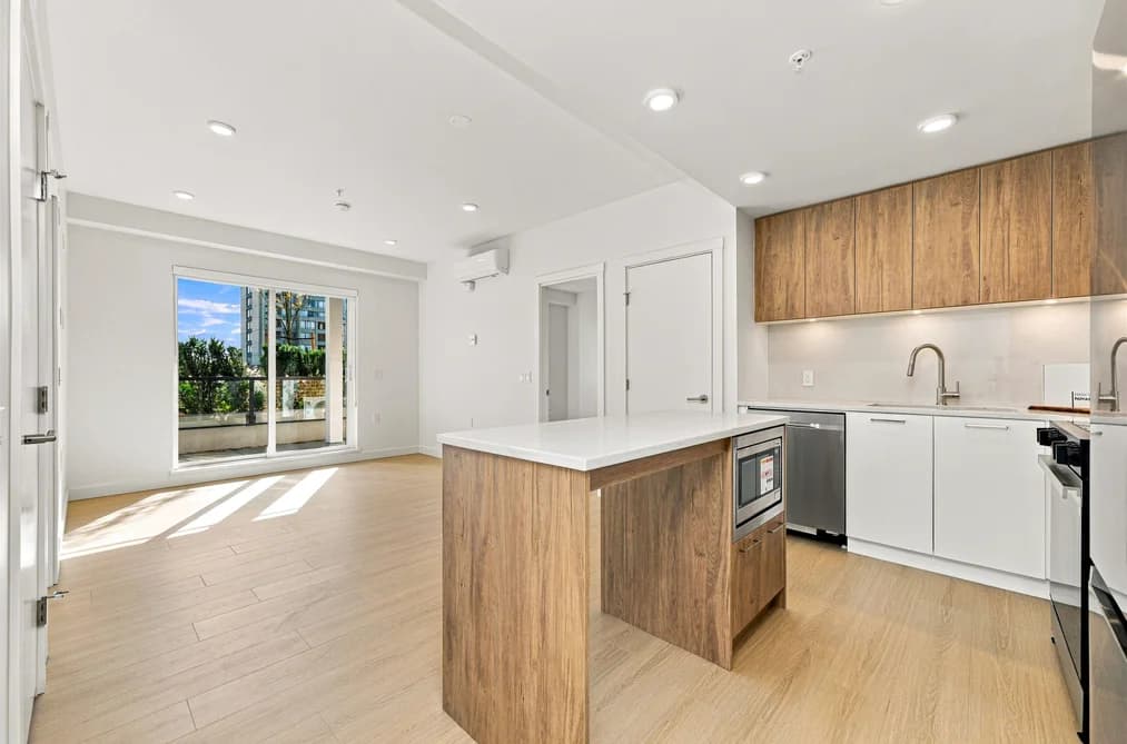127 82 FIRST STREET, New Westminster, BC — Residential for Sale - Main Photo