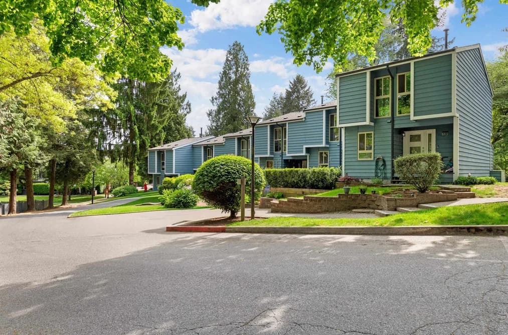128 BROOKSIDE DRIVE, Port Moody, BC — Residential for Sale - Photo 2