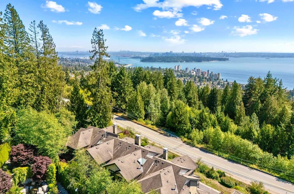 13 2555 SKILIFT ROAD, West Vancouver, BC — Residential for Sale - Photo 2