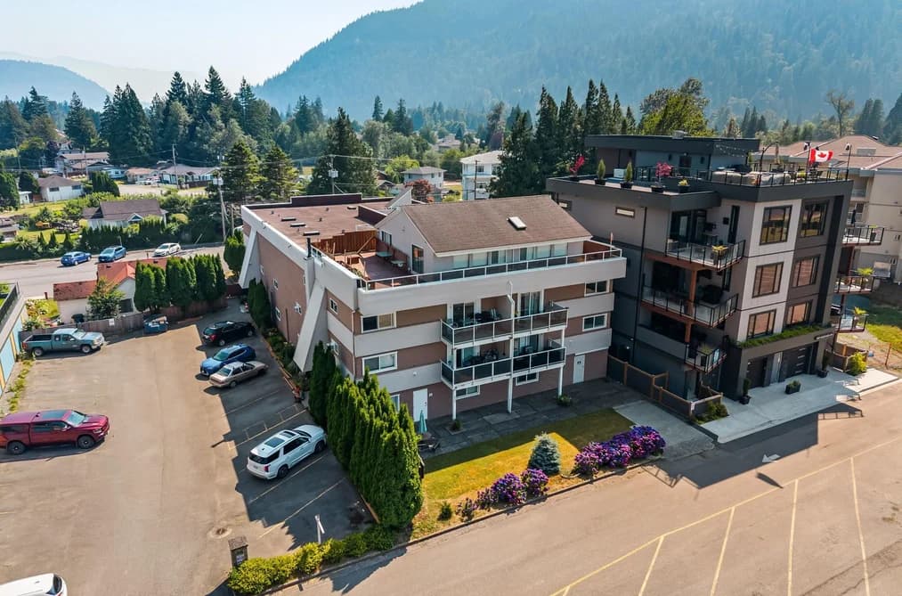 13 450 ESPLANADE AVENUE, Harrison Hot Springs, BC — Residential for Sale - Main Photo