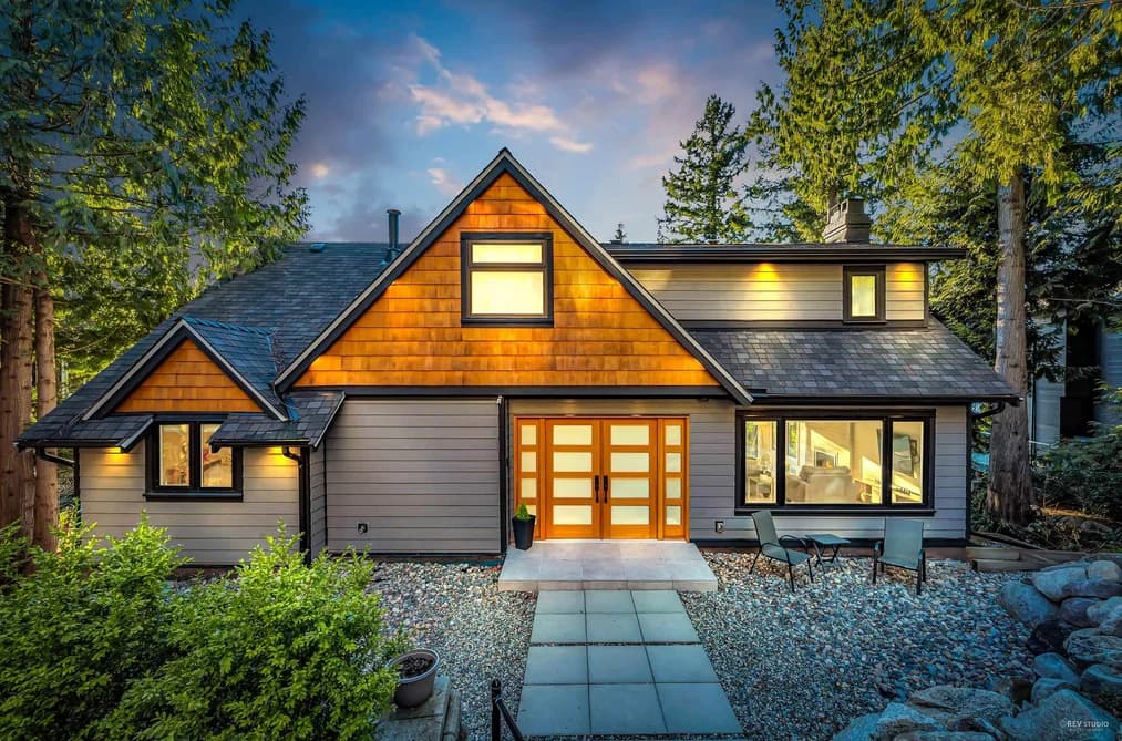 130 OCEANVIEW PLACE, Lions Bay, BC — Residential for Sale - Main Photo