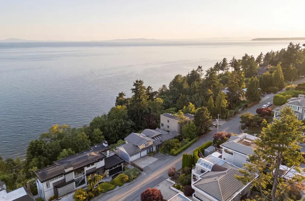 13102 13 AVENUE, Surrey, BC — Residential for Sale - Photo 2