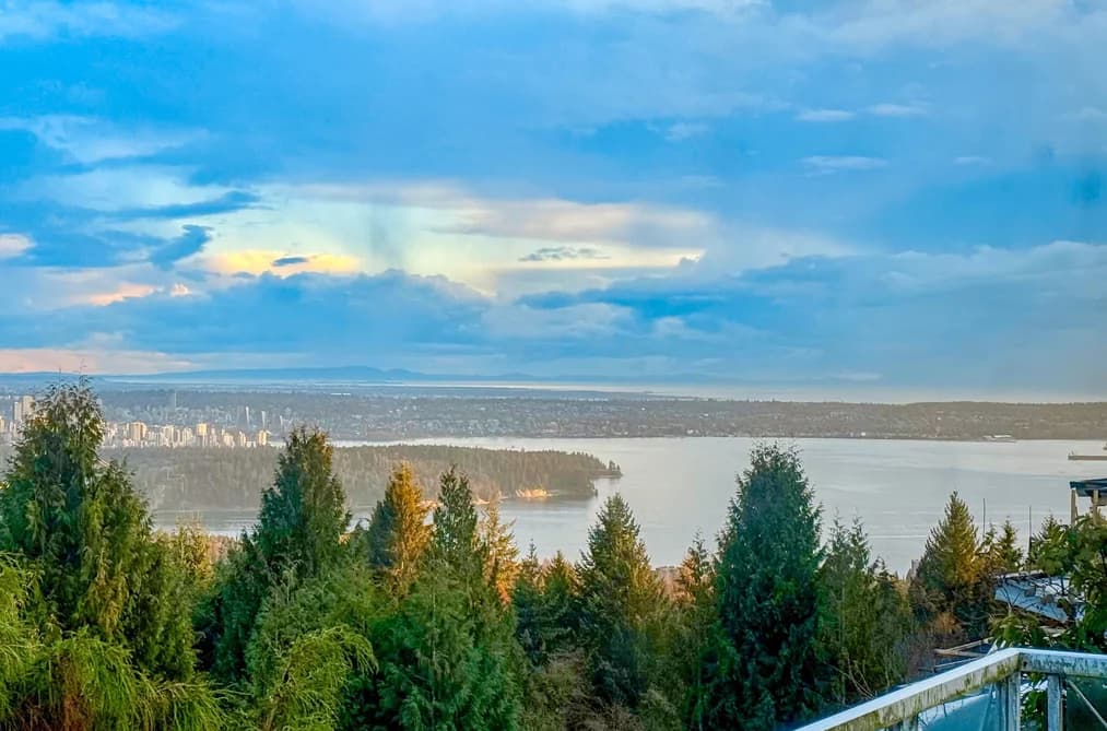 1318 CRESTWELL ROAD, West Vancouver, BC — Residential for Sale - Photo 2