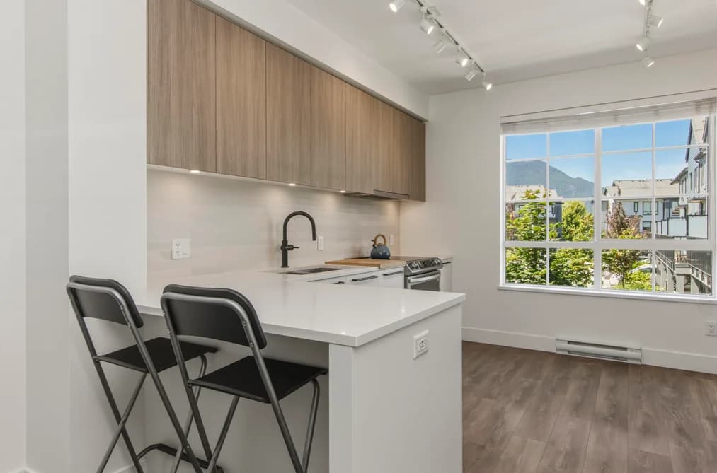 1329 HALYARD PLACE, Squamish, BC — Residential for Sale - Photo 2