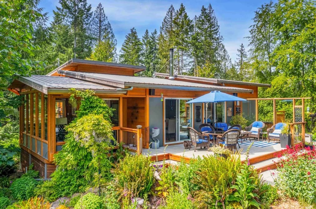 1330 COTTAGE WAY, Galiano Island, BC — Residential for Sale - Photo 2