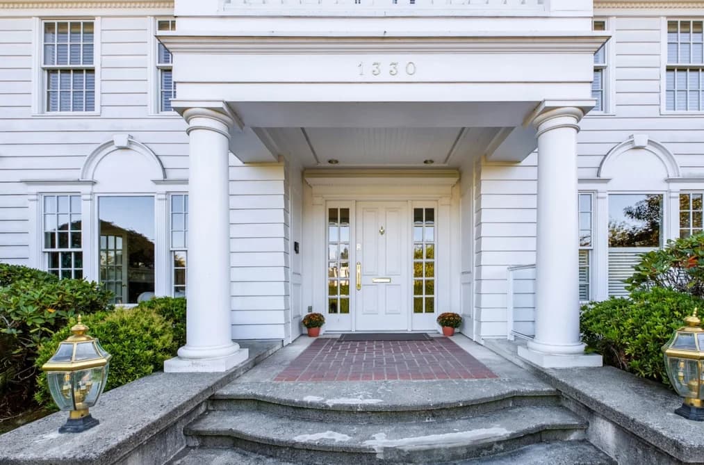 1330 MINTO CRESCENT, Vancouver, BC — Residential for Sale - Photo 2