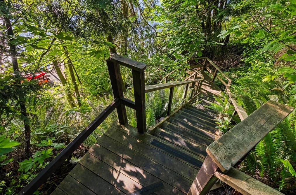 13419 CRESCENT ROAD, Surrey, BC — Residential for Sale - Photo 2