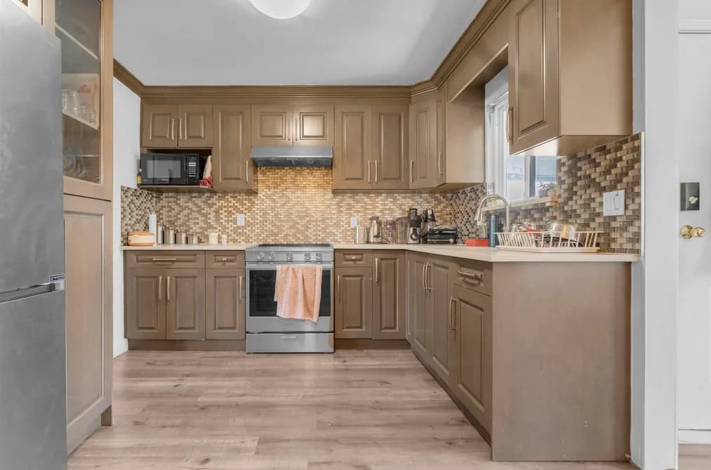 13430 64 AVENUE, Surrey, BC — Residential for Sale - Photo 2