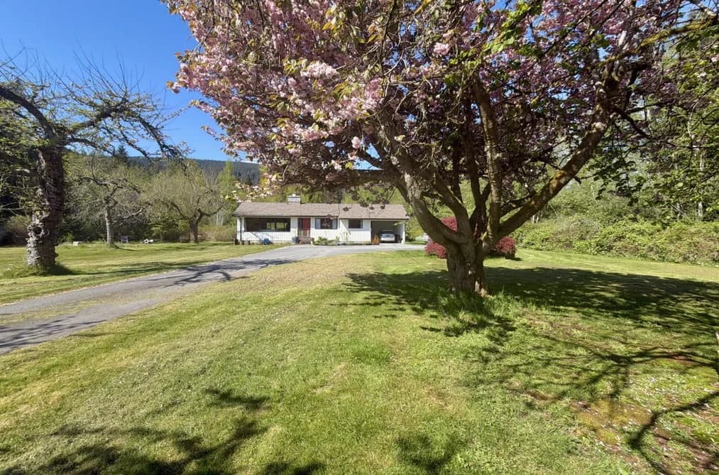 1346 RUSSELL ROAD, Gibsons, BC — Residential for Sale - Main Photo