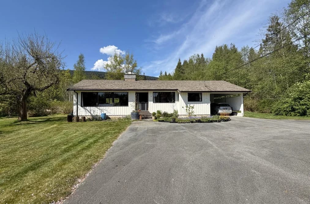 1346 RUSSELL ROAD, Gibsons, BC — Residential for Sale - Photo 2