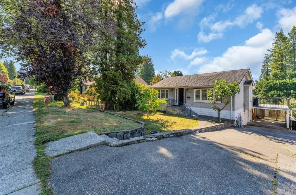 135 E 27 STREET, North Vancouver, BC — Residential for Sale - Photo 2