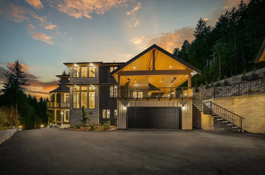 135 OAK COURT, Anmore, BC — Residential for Sale - Main Photo