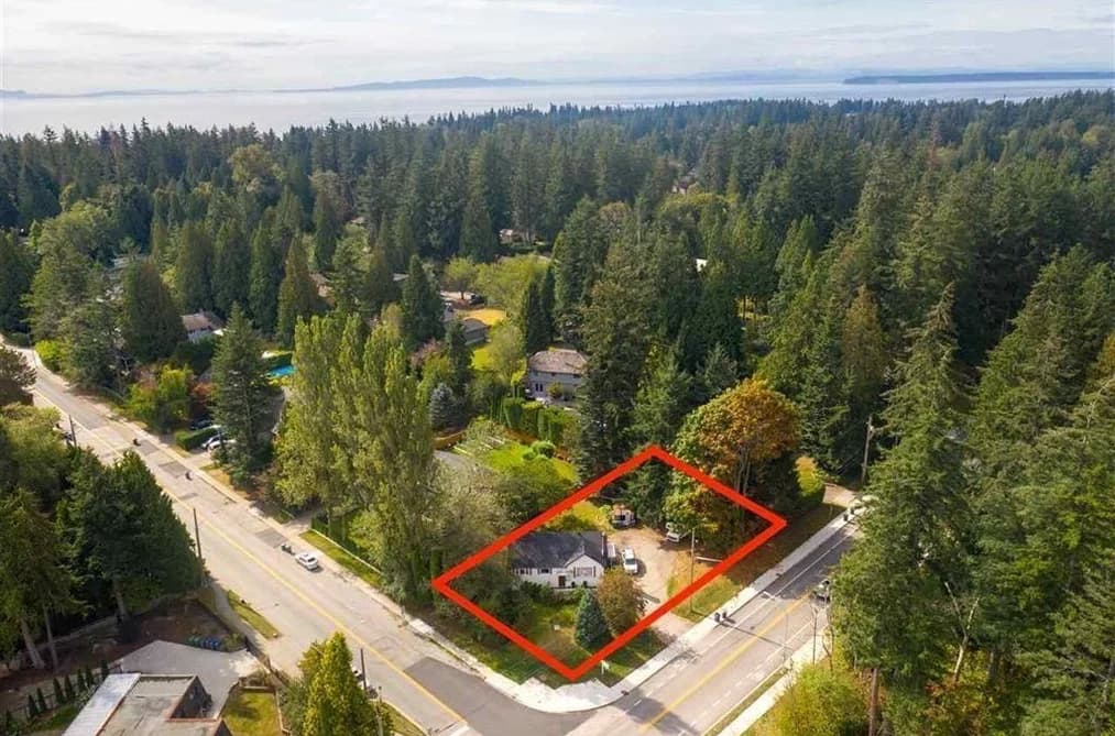 13590 20 AVENUE, Surrey, BC — Residential for Sale - Photo 2