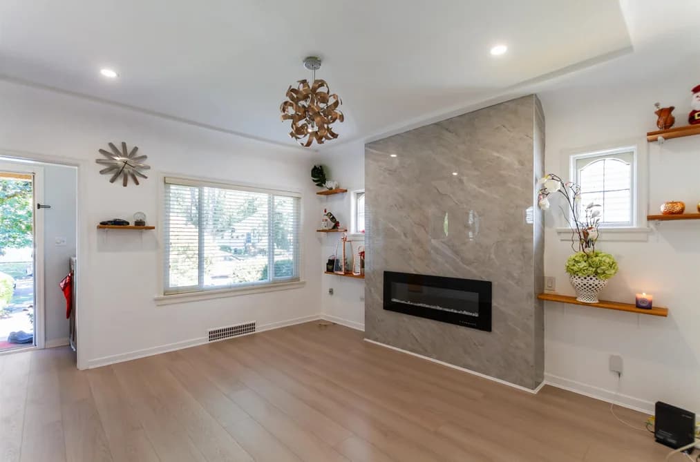 136 E 45TH AVENUE, Vancouver, BC — Residential for Sale - Photo 2