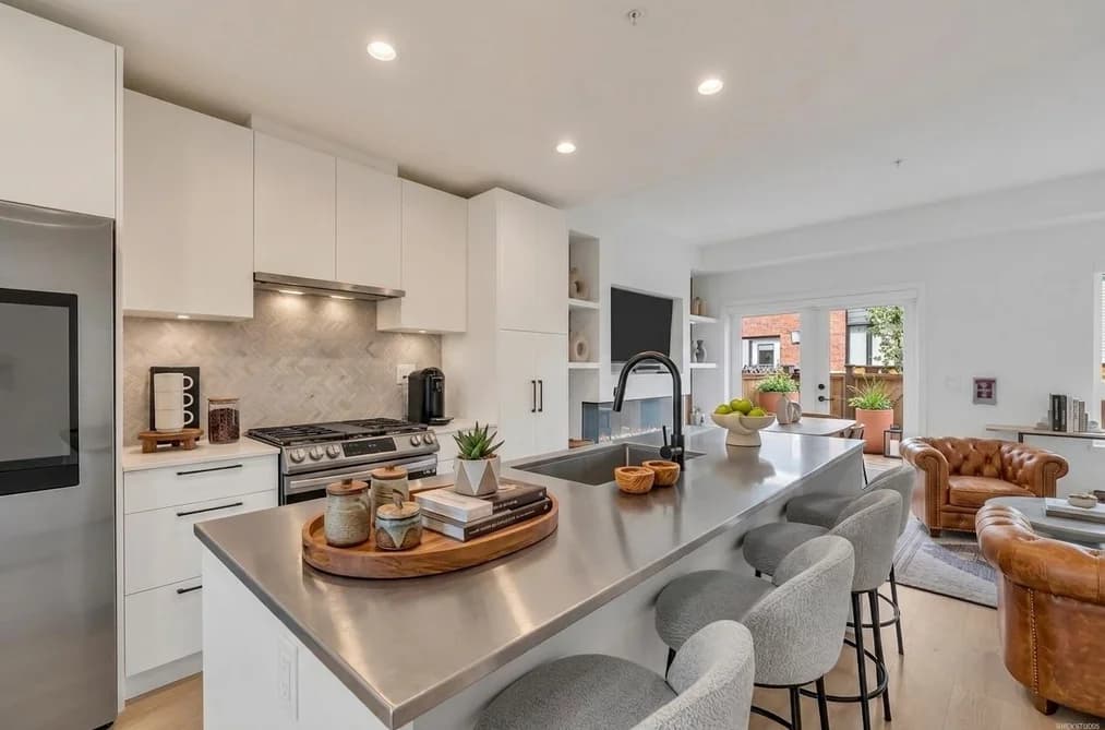 137 535 E 2ND STREET, North Vancouver, BC — Residential for Sale - Main Photo